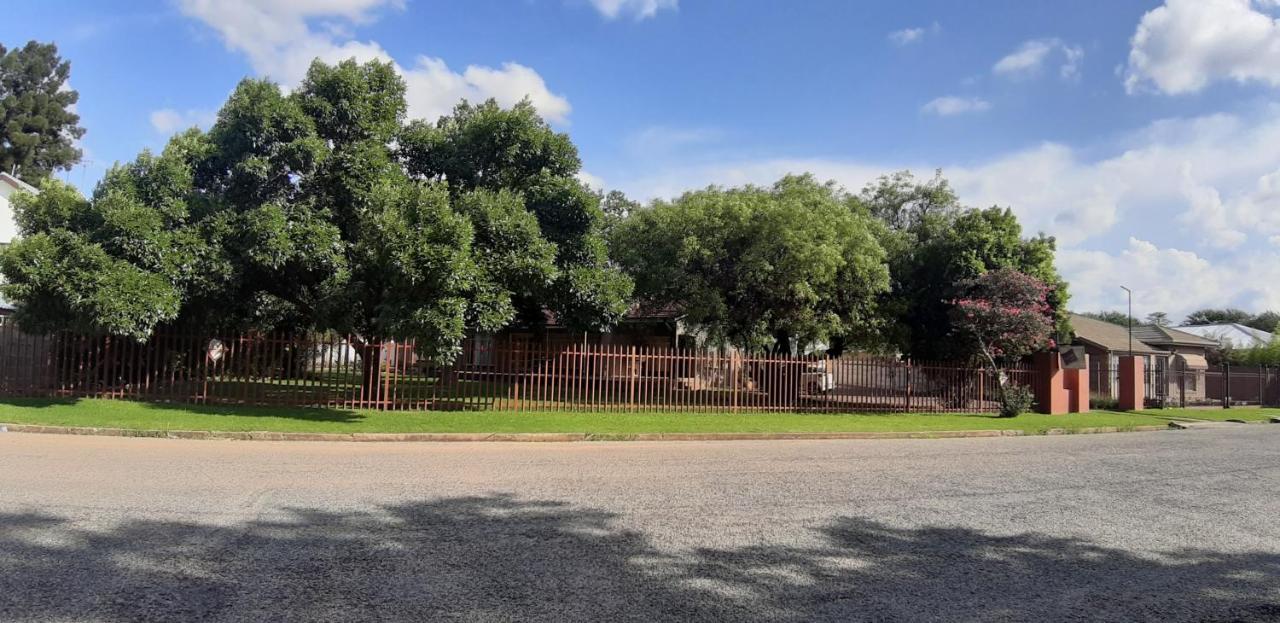 The Purple Pillow Hotel Parys Exterior foto